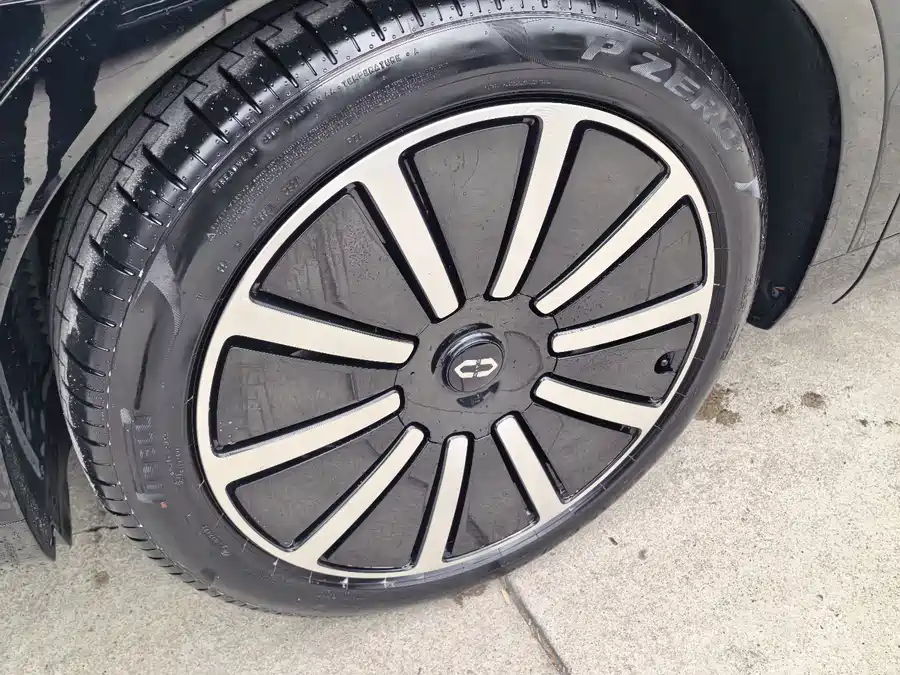 Used AITO second hand M9 2024 extended range Max version 42kWh 6-seater version