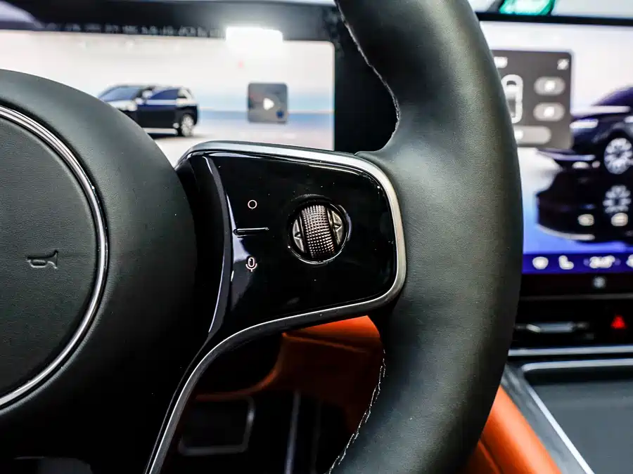 900x675_0_q87_c42_autohomecar__ChtpWGmM-uyACSolAAkSYhm4Gio943.jpg.webp Used AITO second hand M9 2025 extended range Ultra version 52kWh 6-seater version