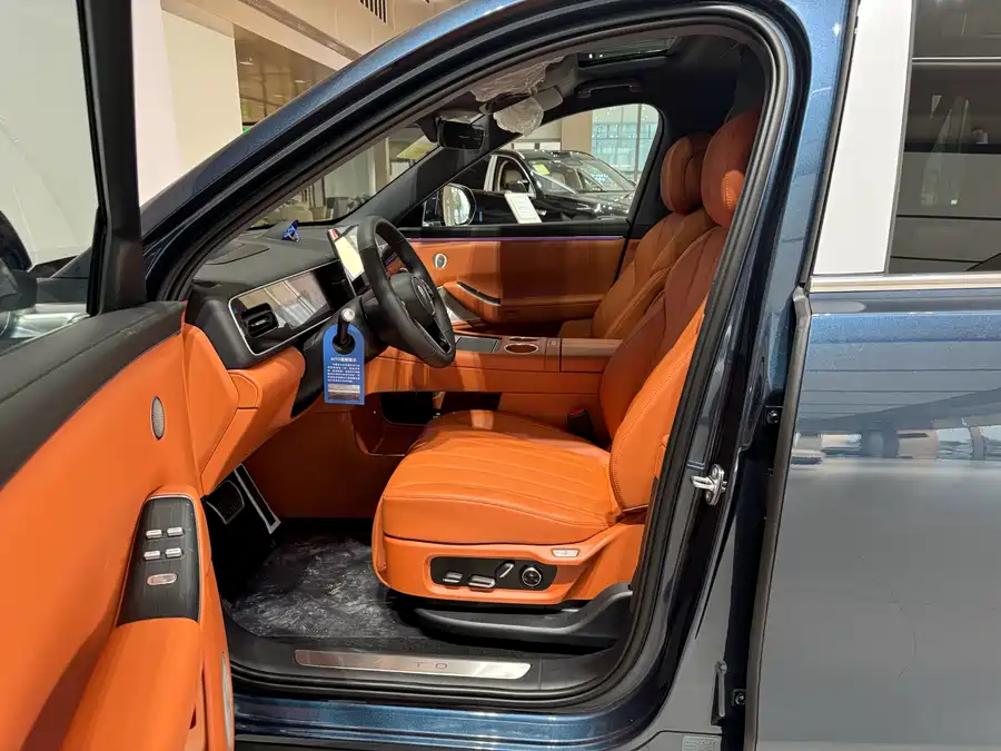 Used AITO M7 2026 extended range Max four-wheel drive version 6 seats