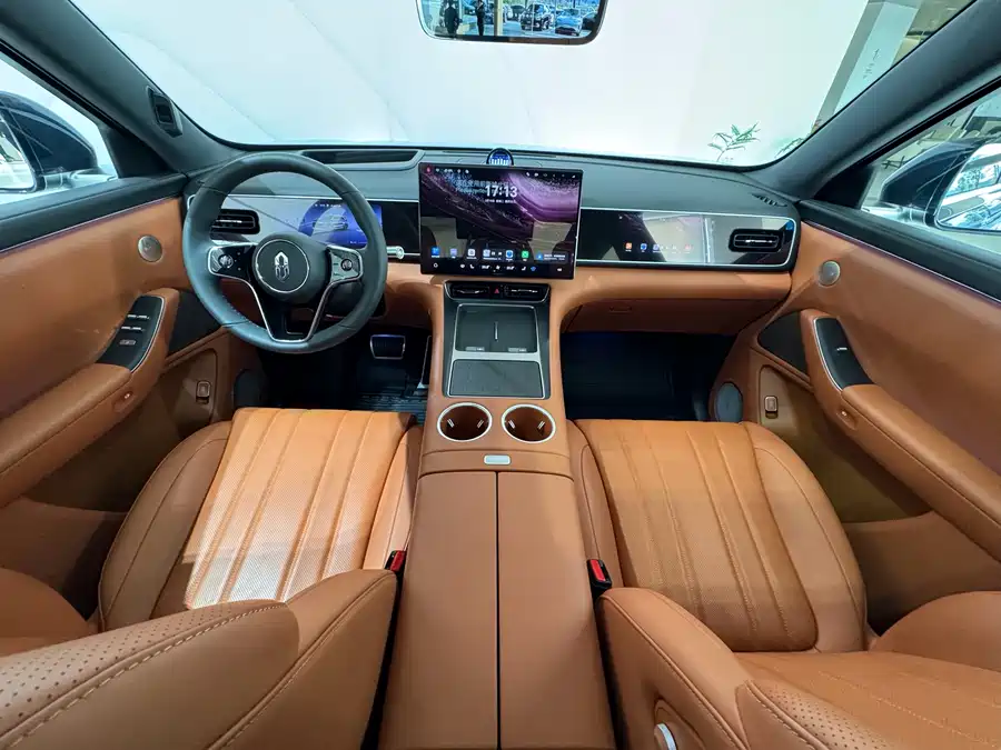 900x675_0_q87_c42_autohomecar__ChtpWGmQHu-ALEY-AAhNBCvPL5I796.jpg.webp Used AITO M7 2026 extended range Max four-wheel drive version 5 seats