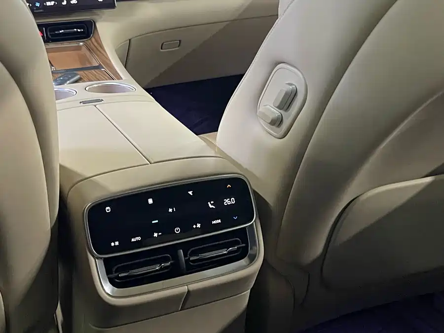 900x675_0_q87_c42_autohomecar__ChtpWGmfo7SAY03XAApbRyzs6O8582.jpg.webp Used AITO M7 2026 extended range Pro+ four-wheel drive version 5 seats