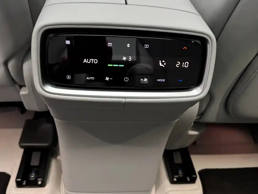 Used AITO second hand M9 2024 extended range Ultra version 42kWh 6-seater version