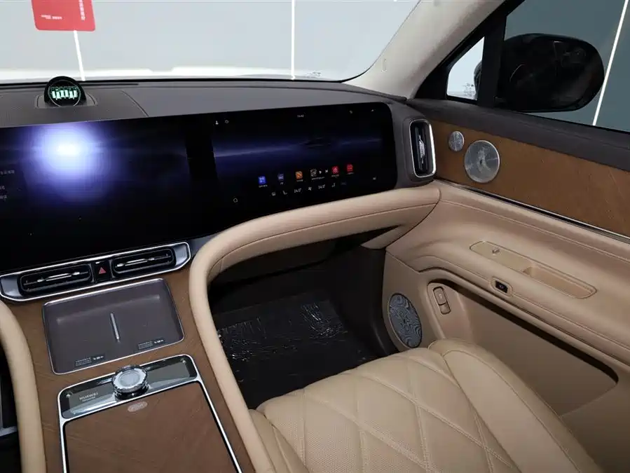 900x675_0_q87_c42_autohomecar__ChxpV2l2zHaAOfJcAAFb9bg030I608.jpg.webp Used AITO second hand M9 2025 extended range Ultra version 52kWh 5-seater version