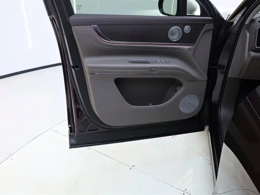 Used AITO second hand M9 2025 extended range Ultra version 52kWh 6-seater version