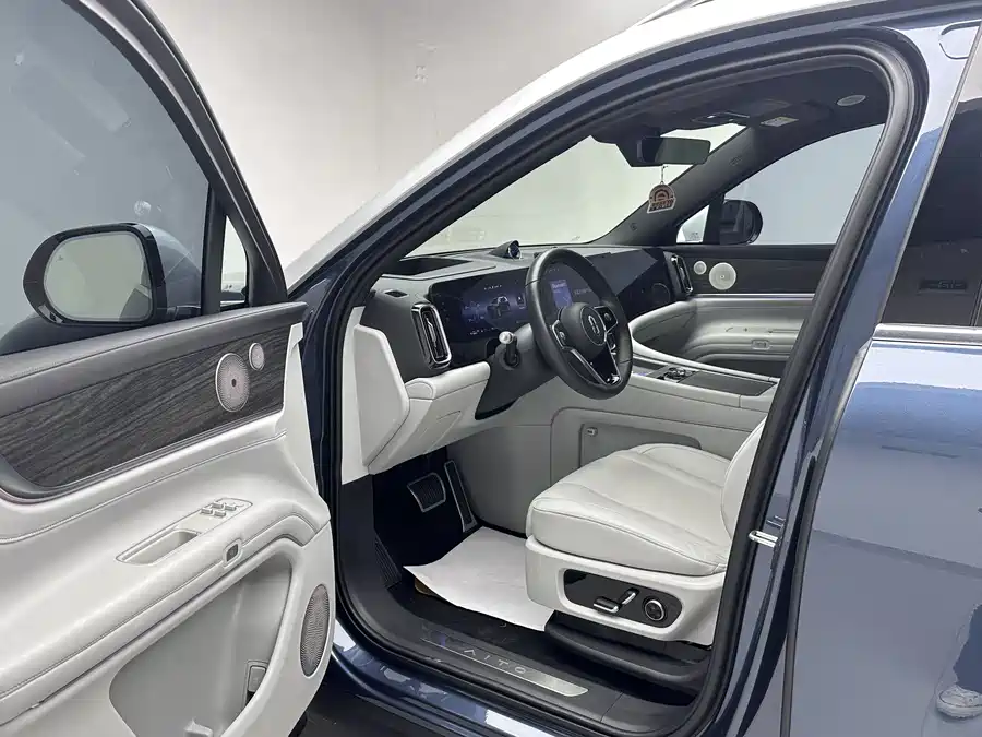 Used AITO second hand M9 2024 extended range Max version 42kWh 6-seater version