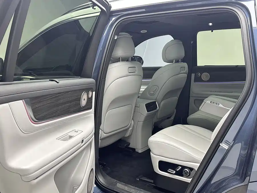 Used AITO second hand M9 2024 extended range Max version 42kWh 6-seater version