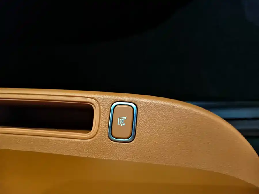 Used AITO second hand M9 2025 extended range Ultra version 52kWh 6-seater version