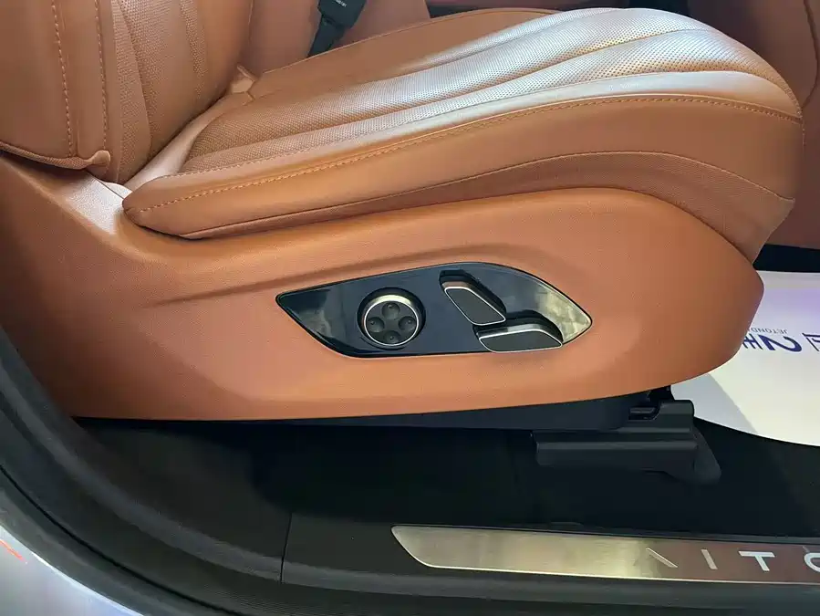 900x675_0_q87_c42_autohomecar__ChxpVWkW2ReAXjJiAANkSDwaWQk231.jpg.webp Used AITO M7 2024 1.5T Intelligent Driving Four-wheel Drive Pro Version 5 Seats