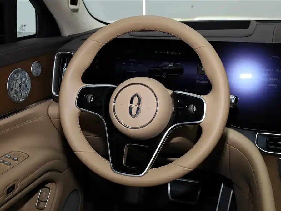 900x675_0_q87_c42_autohomecar__ChxpVWl2zHiAVh3eAAFEDPrPpJ8469.jpg.webp Used AITO second hand M9 2025 extended range Ultra version 52kWh 5-seater version