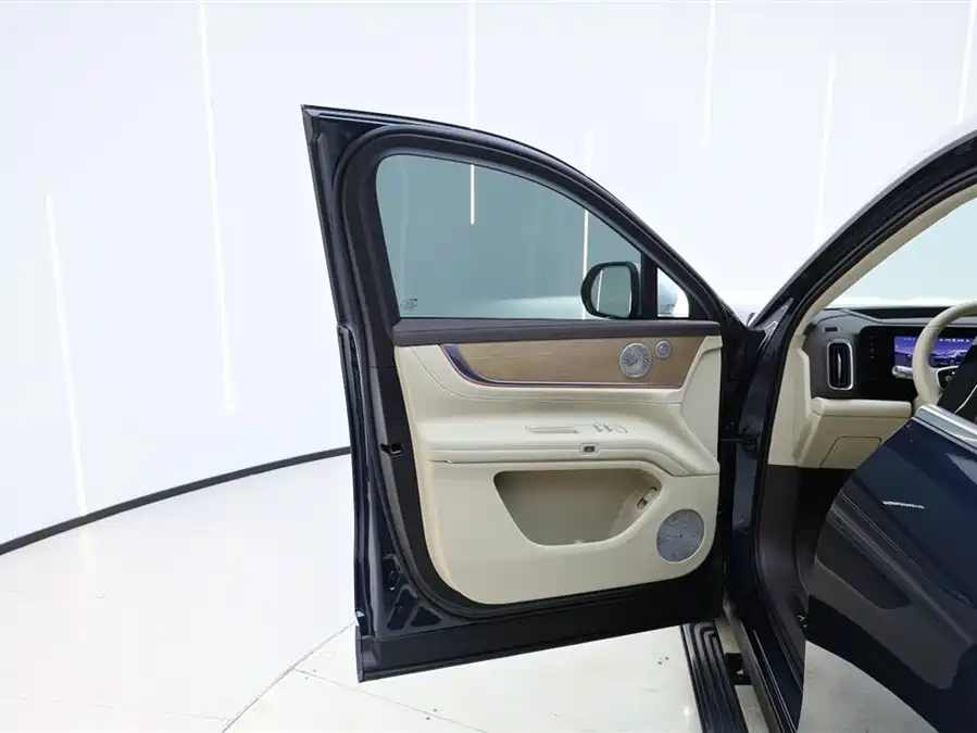 Used AITO second hand M9 2025 extended range Ultra version 52kWh 5-seater version