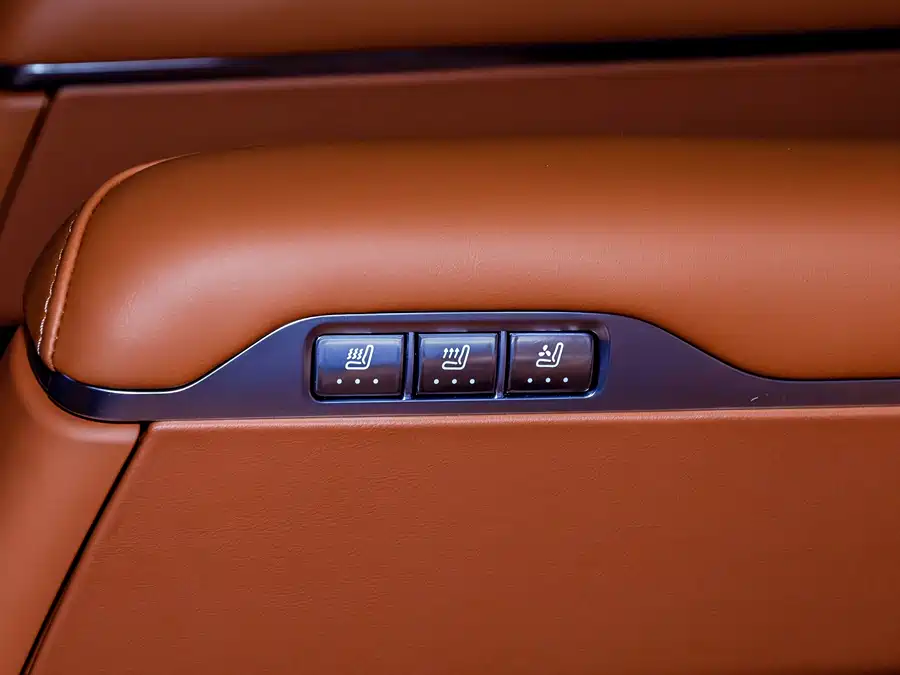 900x675_0_q87_c42_autohomecar__ChxpVWmM-tGAMzjzAAeFjQAn-T8370.jpg.webp Used AITO second hand M9 2025 extended range Ultra version 52kWh 6-seater version