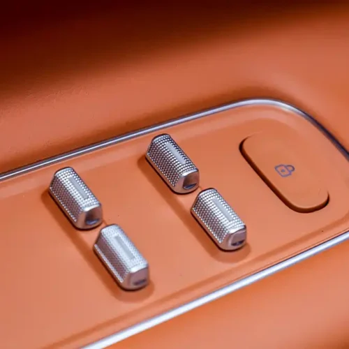 900x675_0_q87_c42_autohomecar__ChxpVWmM-tOAGdrGAAXU5rXMdHM501.jpg.webp Used AITO second hand M9 2025 extended range Ultra version 52kWh 6-seater version