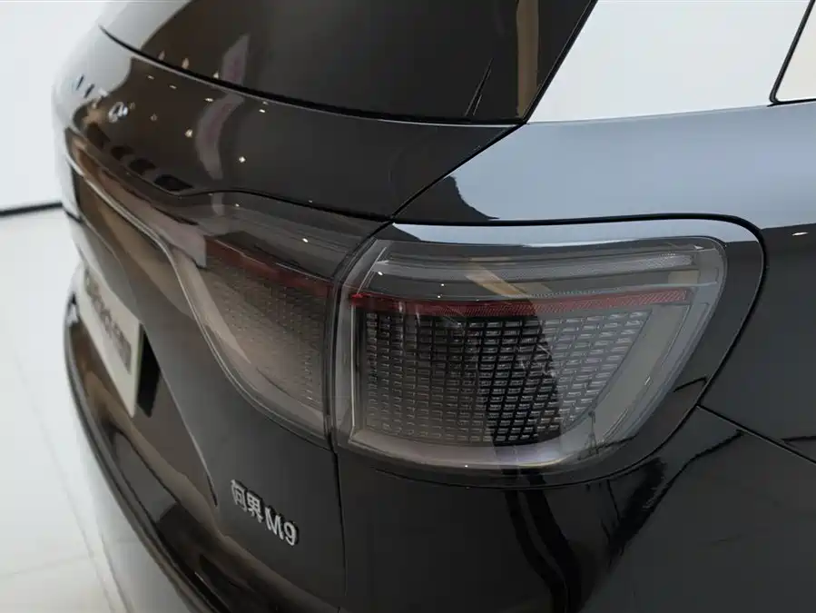 Used AITO second hand M9 2025 extended range Ultra version 52kWh 6-seater version