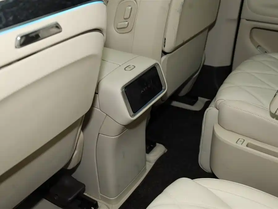 Used AITO second hand M9 2025 extended range Ultra version 52kWh 6-seater version