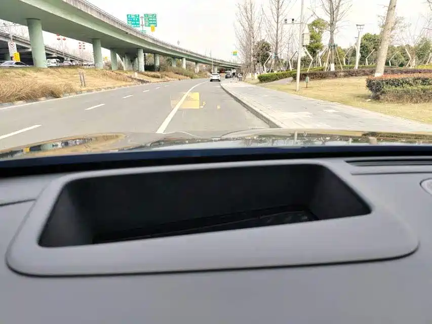 900x675_0_q87_c42_autohomecar__ChxpVWmf6lqAZTkaAADl8xV1mMk489.jpg.webp Used AITO M7 2026 extended range Ultra four-wheel drive version 5 seats