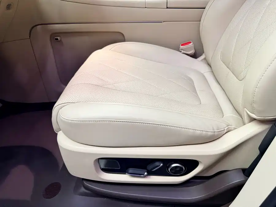 Used AITO second hand M9 2024 extended range Ultra version 52kWh 6-seater version