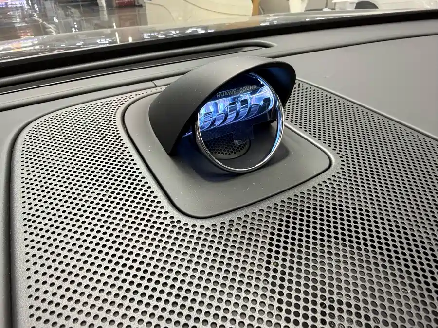 900x675_0_q87_c42_autohomecar__ChxpVmmdV3mARRdcAA7nBFUtEco252.jpg.webp Used AITO M7 2026 extended range Pro+ four-wheel drive version 5 seats