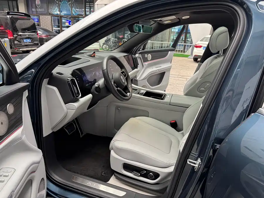 Used AITO second hand M9 2024 extended range Ultra version 42kWh 6-seater version