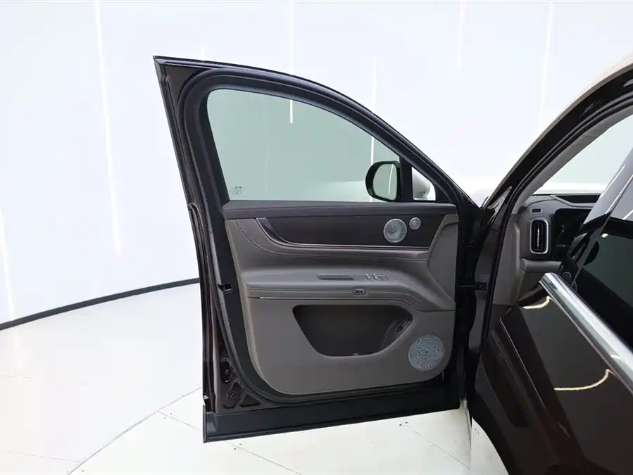 Used AITO second hand M9 2025 extended range Ultra version 52kWh 6-seater version