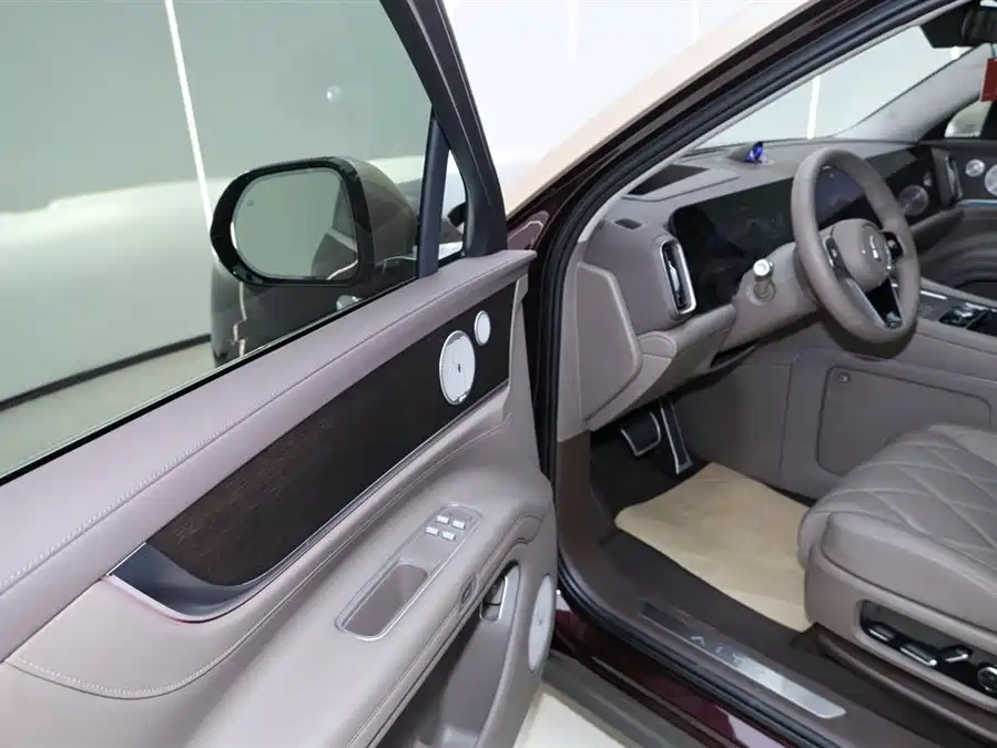 Used AITO second hand M9 2025 extended range Ultra version 52kWh 6-seater version