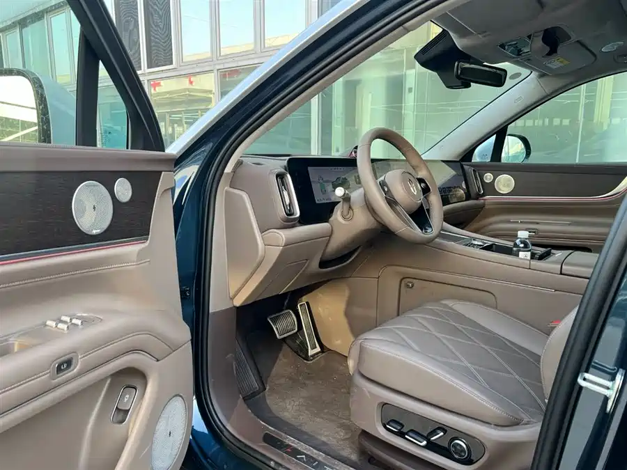 Used AITO second hand M9 2025 extended range Ultra version 52kWh 6-seater version