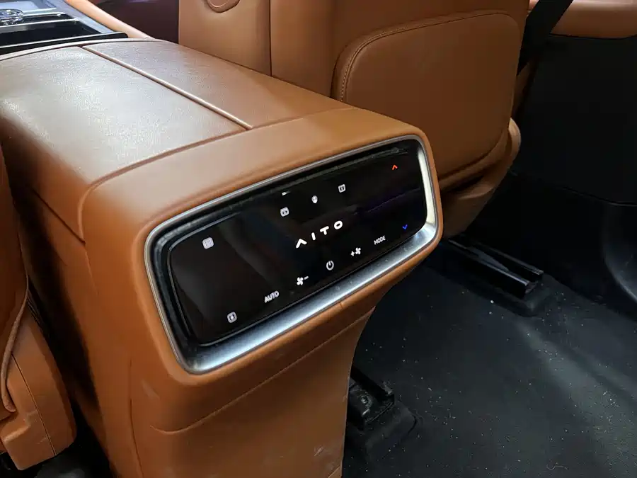 Used AITO second hand M9 2024 extended range Ultra version 52kWh 6-seater version