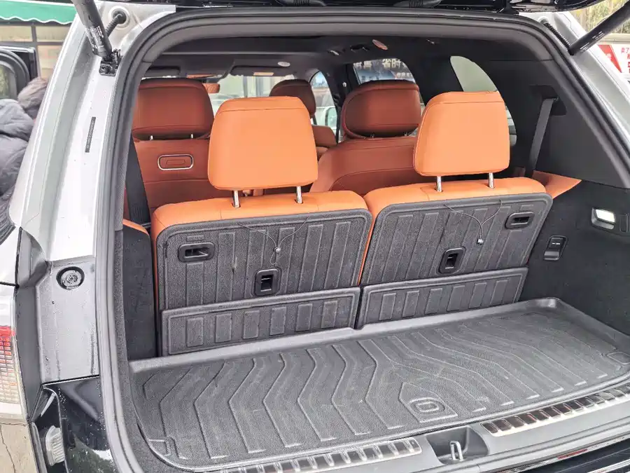 Used AITO second hand M9 2024 extended range Max version 42kWh 6-seater version