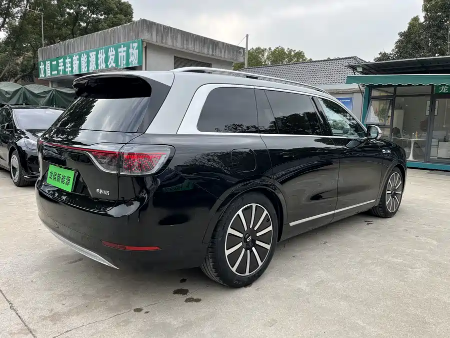 Used AITO second hand M9 2024 extended range Max version 42kWh 6-seater version