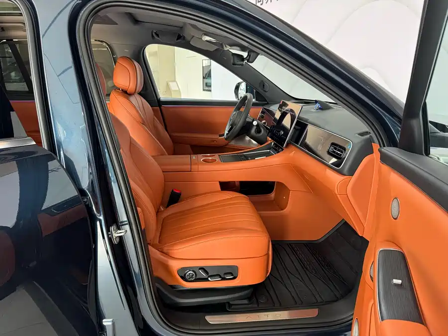900x675_0_q87_c42_autohomecar__ChxpWGmQHu2AGCzeAAiDXYXRdFY134.jpg.webp Used AITO M7 2026 extended range Max four-wheel drive version 5 seats