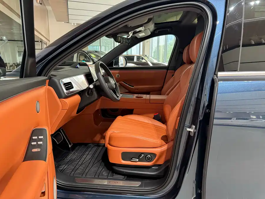 900x675_0_q87_c42_autohomecar__ChxpWGmQHuyAOZmAAAkHVgzmB-E613.jpg.webp Used AITO M7 2026 extended range Max four-wheel drive version 5 seats