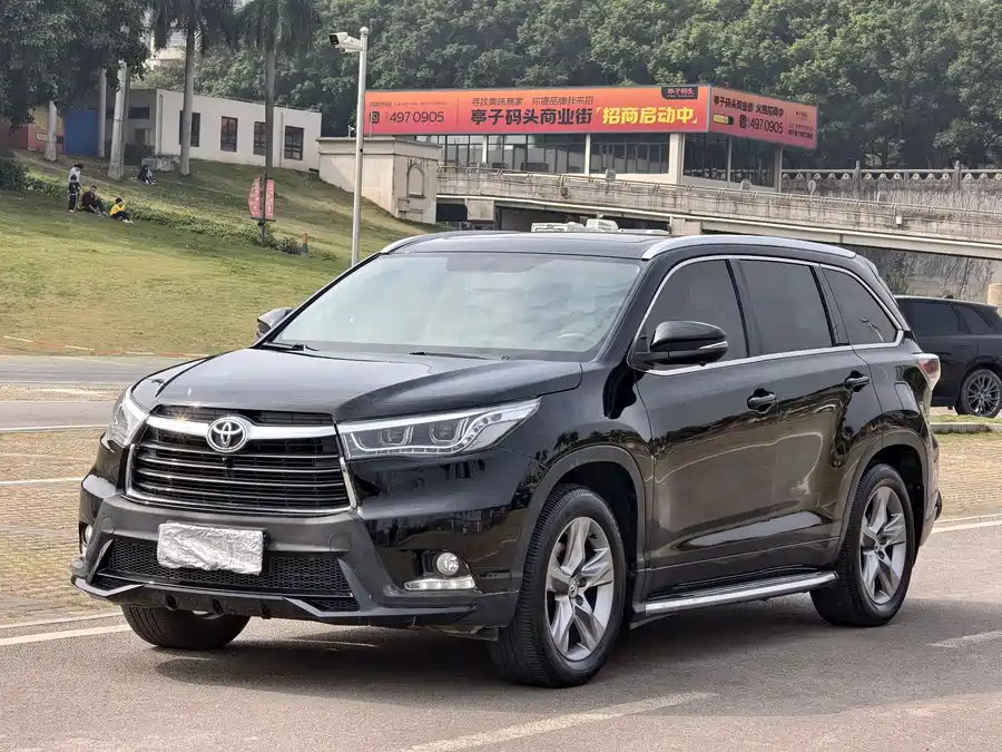 900x675_0_q87_c42_autohomecar__Chto52k1DaOAAYmzAAoHnjQS4FM669.jpg.webp Used Toyota Highlander 2015 2.0T four-wheel drive luxury version 7 seats