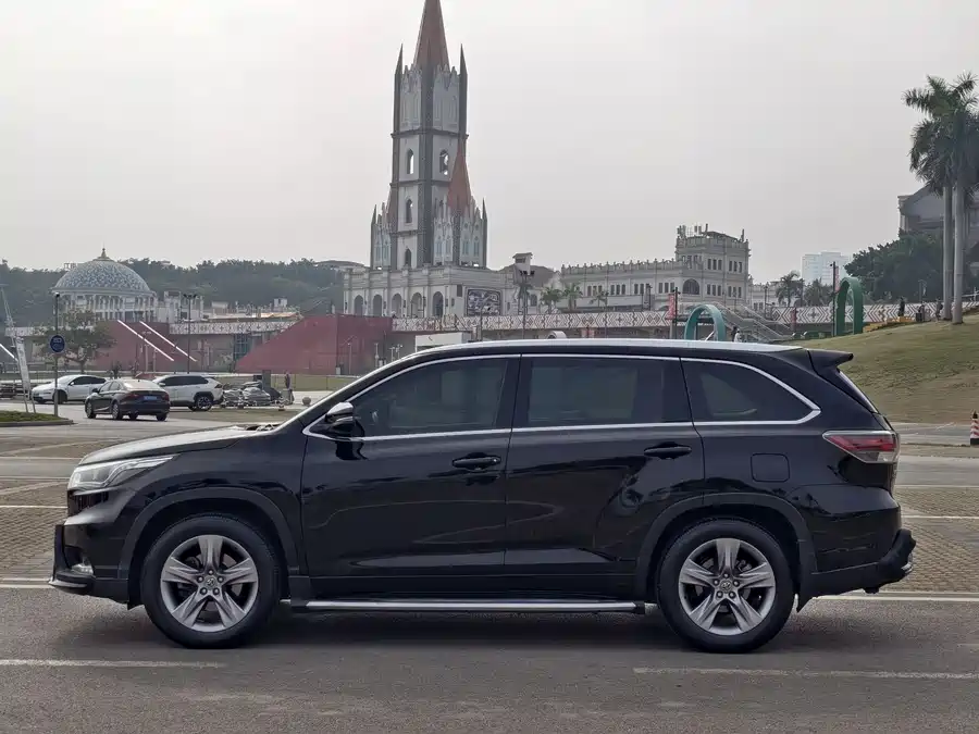 900x675_0_q87_c42_autohomecar__Chto52k1DaeAGC51AAYG7AxjyZI227.jpg.webp Used Toyota Highlander 2015 2.0T four-wheel drive luxury version 7 seats