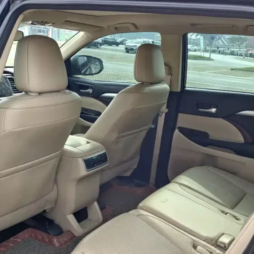 900x675_0_q87_c42_autohomecar__Chto52k1DbuAKHUgAAXS6WCdMNI864.jpg.webp Used Toyota Highlander 2015 2.0T four-wheel drive luxury version 7 seats
