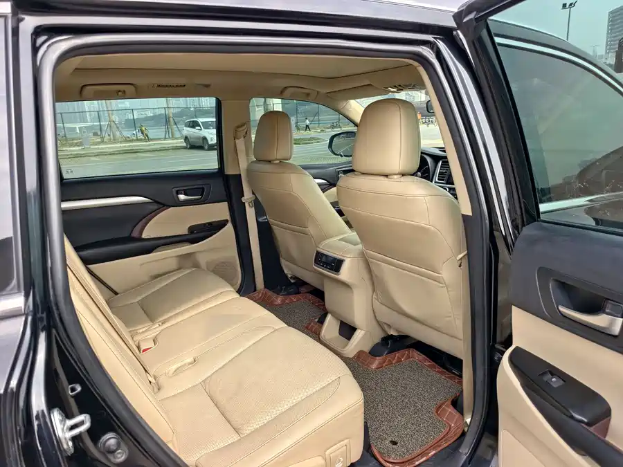 900x675_0_q87_c42_autohomecar__Chto52k1DcKAFzloAAbEGCaG0u0140.jpg.webp Used Toyota Highlander 2015 2.0T four-wheel drive luxury version 7 seats