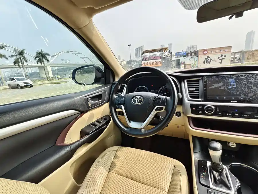 900x675_0_q87_c42_autohomecar__Chto52k1DcmANiO9AAd_cXoSBdk224.jpg.webp Used Toyota Highlander 2015 2.0T four-wheel drive luxury version 7 seats