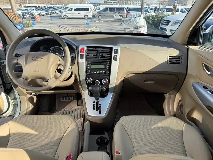 Used Hyundai Tucson 2013 2.0L automatic two-wheel drive comfort model