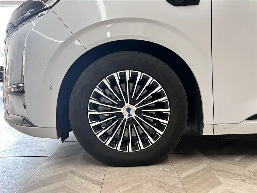 Used Denza D9 2025 DM-i smart driving version 1020 four-wheel drive exclusive model