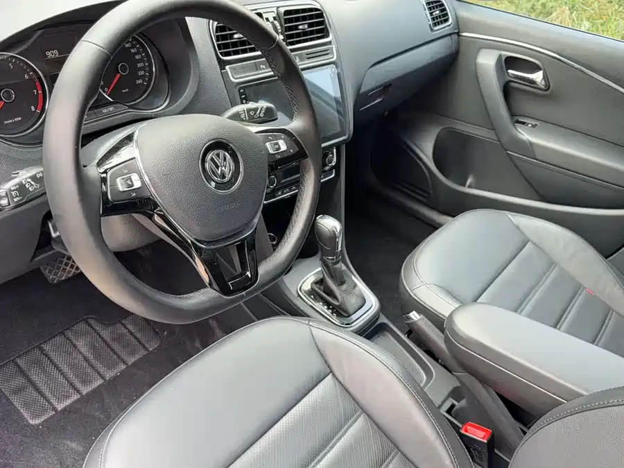 Used Volkswagen Polo 2016 1.6L automatic comfort model