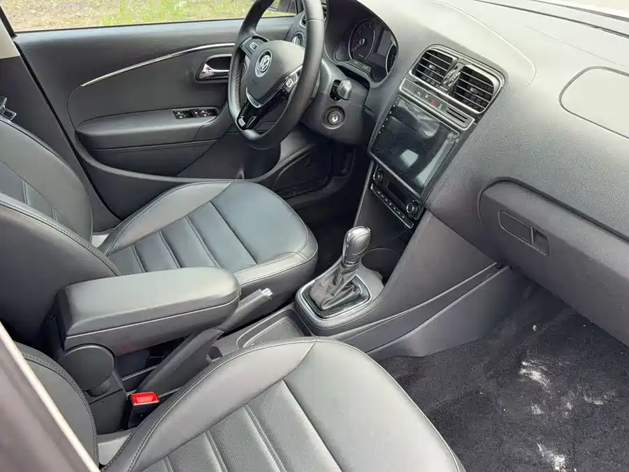 Used Volkswagen Polo 2016 1.6L automatic comfort model