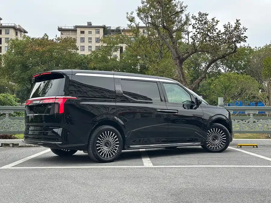 Used Zeekr 009 2024 six-seat executive version four-wheel drive 108kWh