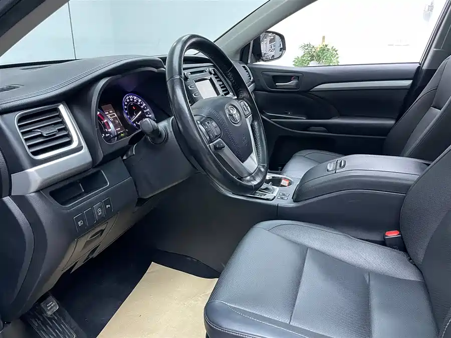 Used Toyota Highlander 2018 2.0T four-wheel drive luxury version