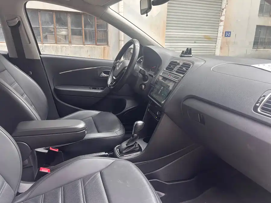 Used Volkswagen Polo 2016 1.6L automatic comfort model