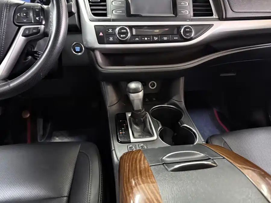 Used Toyota Highlander 2018 2.0T four-wheel drive luxury version 7 seats National V