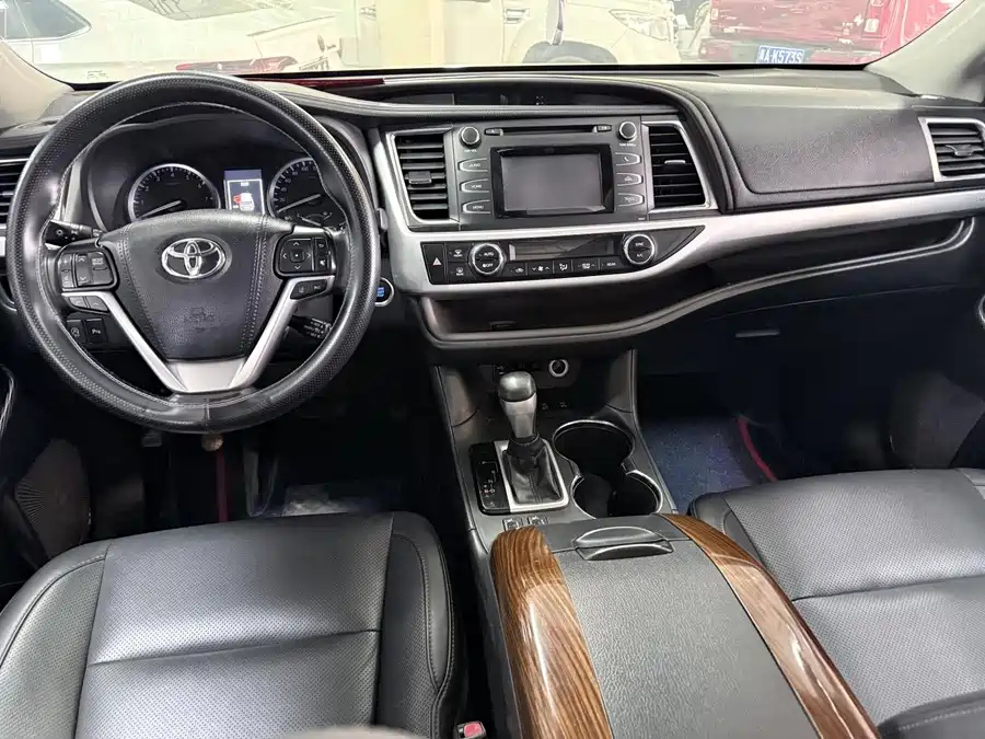 Used Toyota Highlander 2018 2.0T four-wheel drive luxury version 7 seats National V