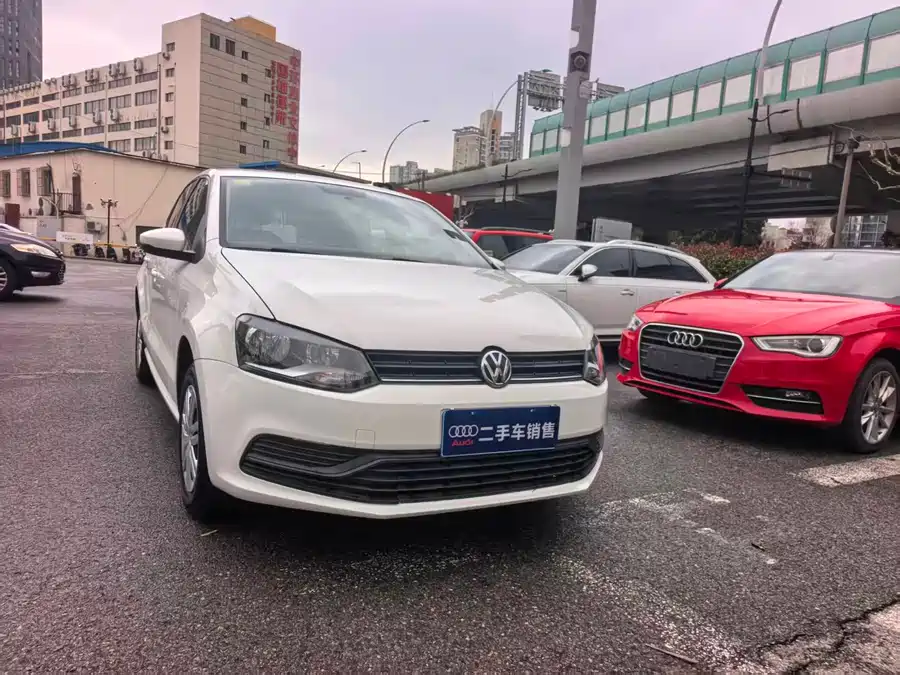 Used Volkswagen Polo 2014 1.4L manual fashion version