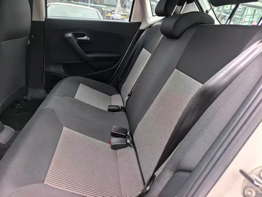 Used Volkswagen Polo 2014 1.4L manual fashion version