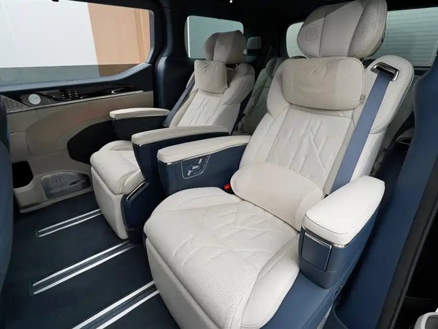 900x675_0_q87_c42_autohomecar__Chto52lGDlSAPO-SAAF1hdYY6LM704.jpg.webp Used Zeekr 009 2024 seven-seater aisle version 108kWh