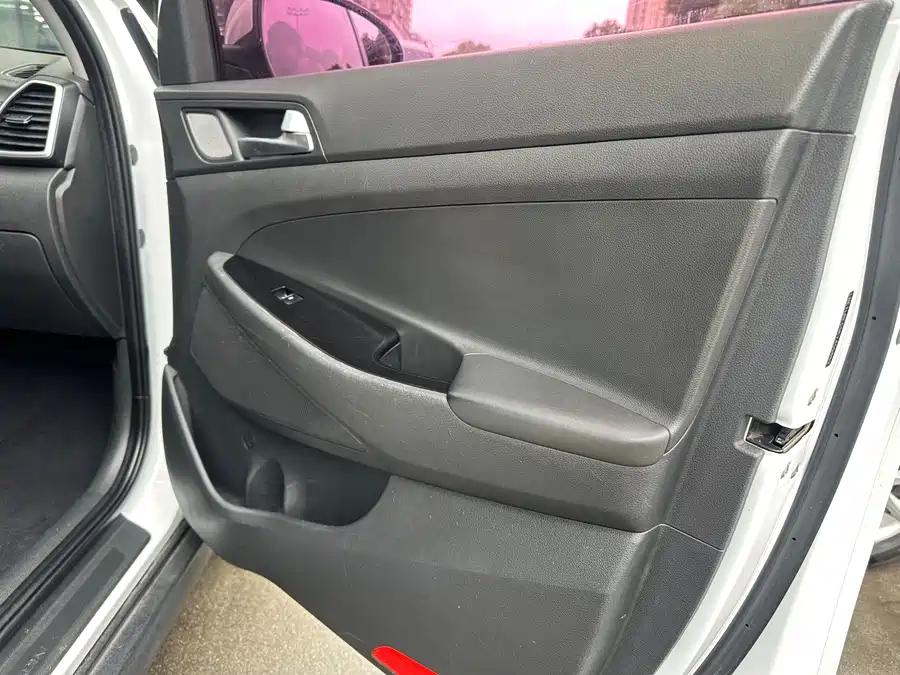 900x675_0_q87_c42_autohomecar__Chto52lI3XeAeWnPAArOc9x8Bpo100.jpg.webp Used Hyundai Tucson 2020 280TGDi dual-clutch two-wheel drive intelligent version National V