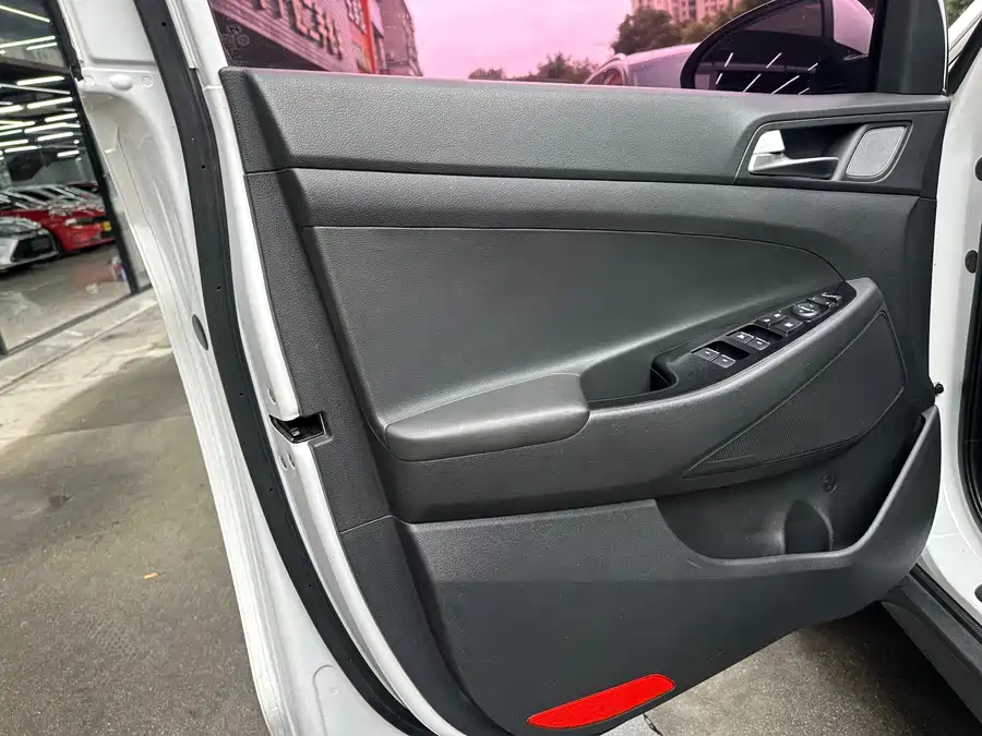 900x675_0_q87_c42_autohomecar__Chto52lI3XiAE54eAAsPGzVm13M768.jpg.webp Used Hyundai Tucson 2020 280TGDi dual-clutch two-wheel drive intelligent version National V