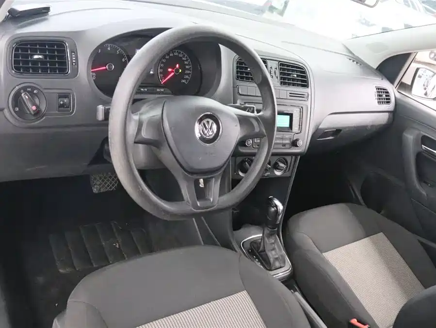 Used Volkswagen Polo 2016 1.4L automatic fashion model
